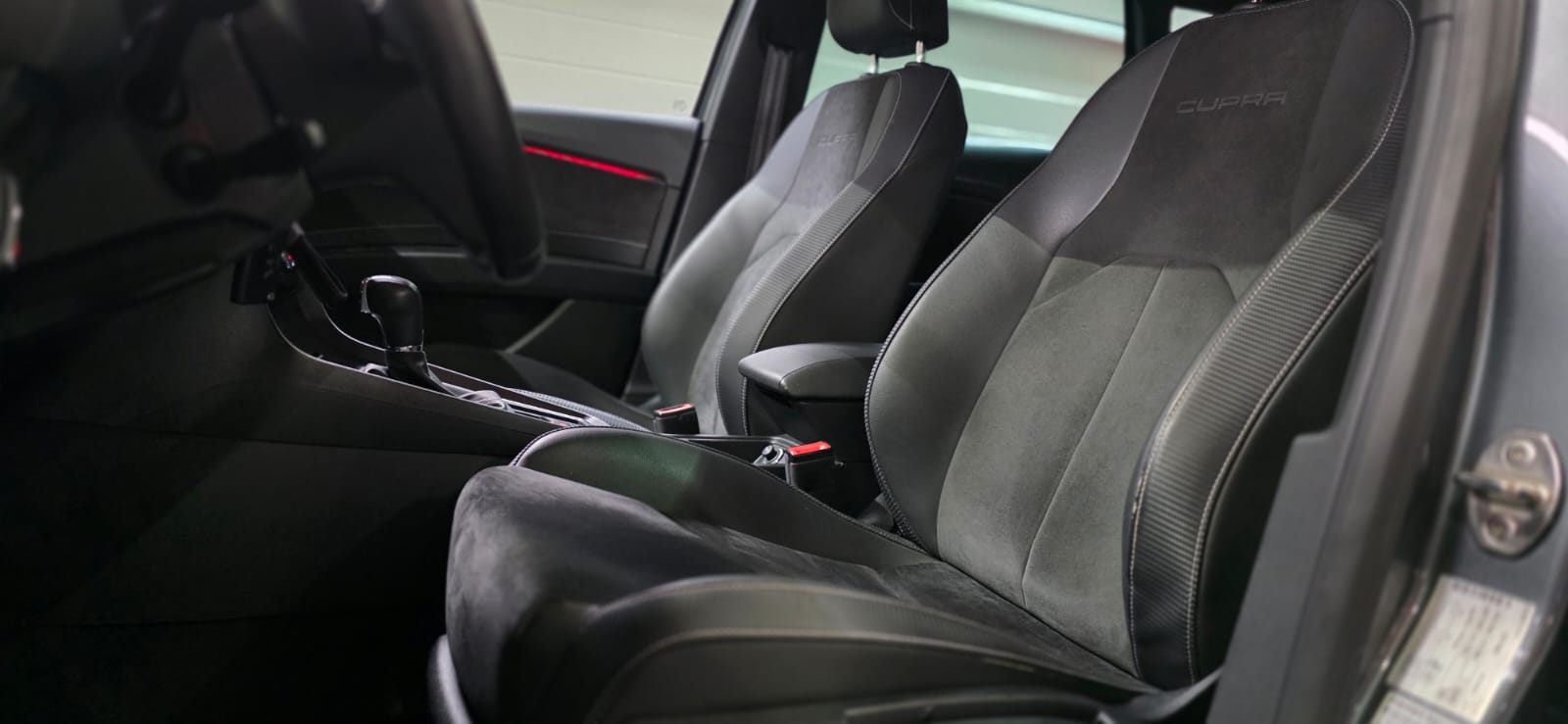 SEAT Leon ST 2.0 TSI Cupra 300 4 Drive DSG *CH-Fahrzeug*-image-9