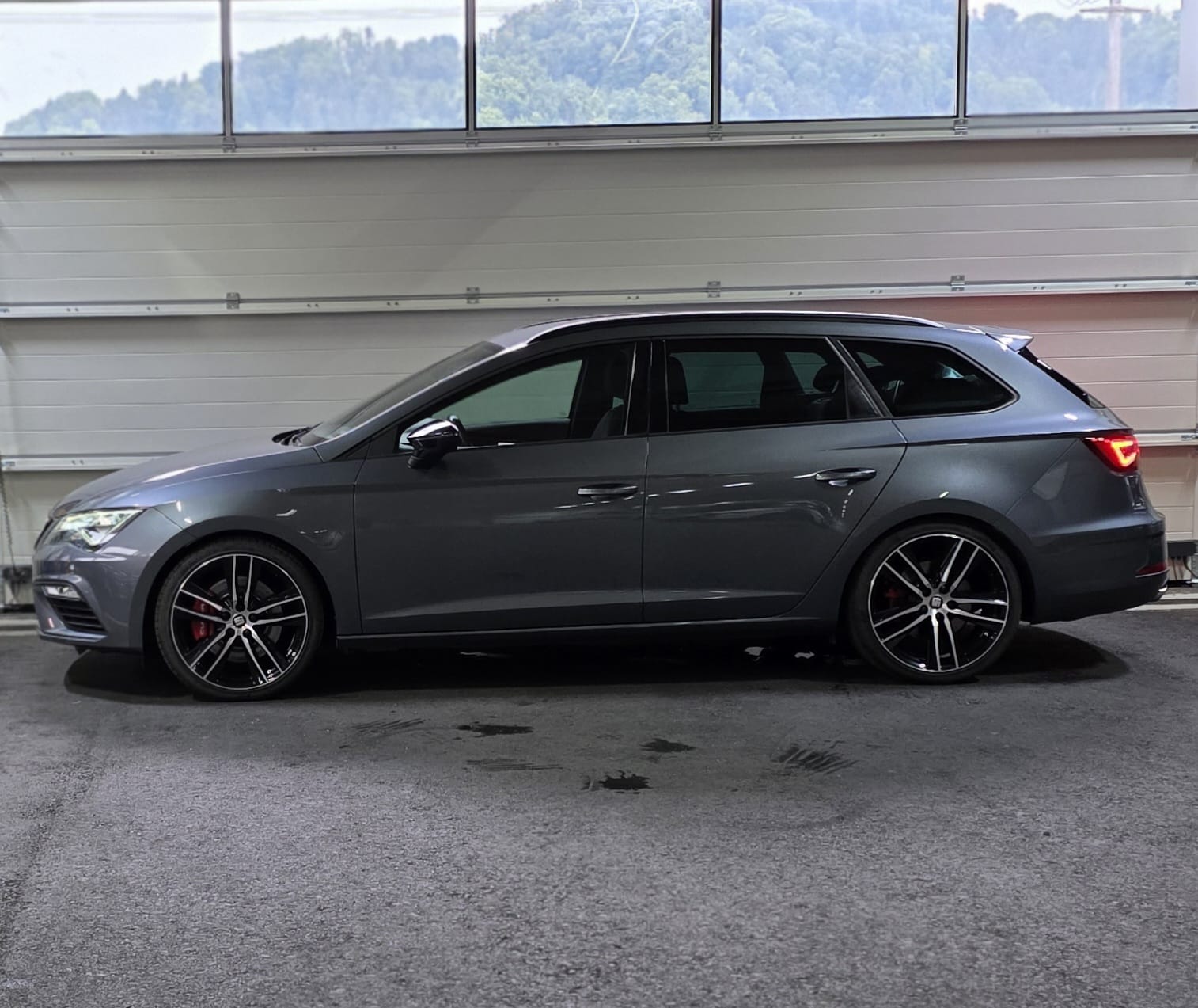 SEAT Leon ST 2.0 TSI Cupra 300 4 Drive DSG *CH-Fahrzeug*-image-1