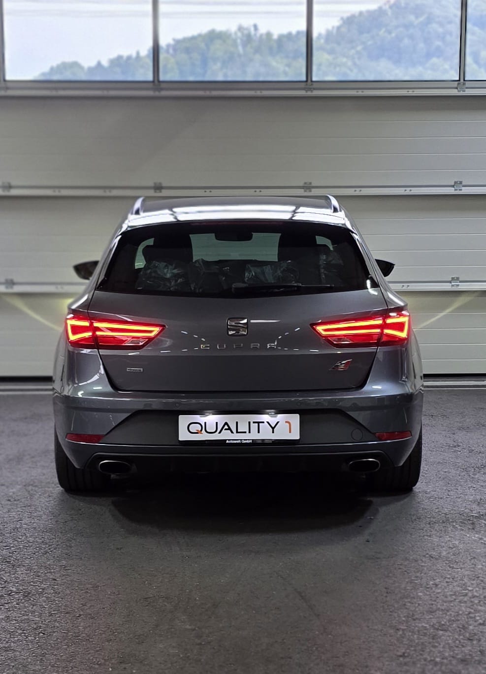 SEAT Leon ST 2.0 TSI Cupra 300 4 Drive DSG *CH-Fahrzeug*-image-3