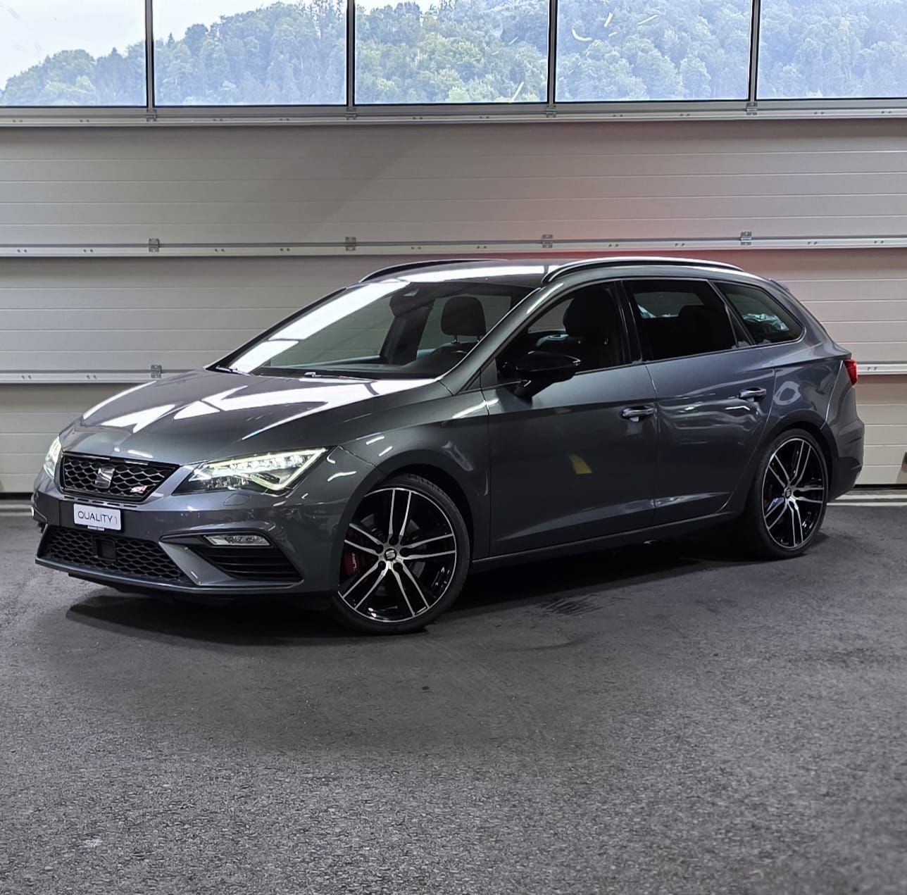 SEAT Leon ST 2.0 TSI Cupra 300 4 Drive DSG *CH-Fahrzeug*-image-0