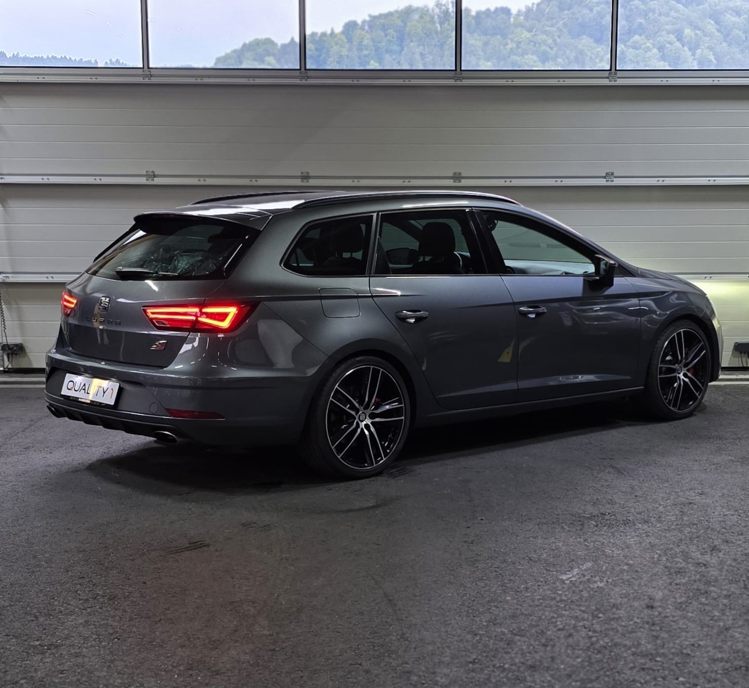 SEAT Leon ST 2.0 TSI Cupra 300 4 Drive DSG *CH-Fahrzeug*-image-4