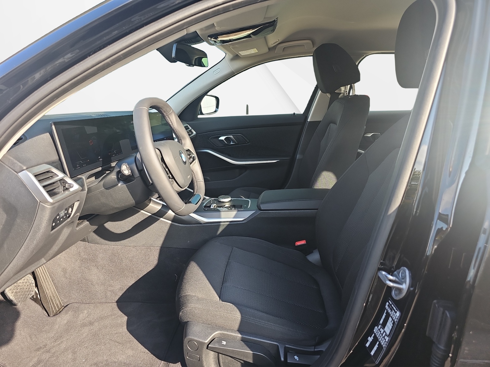 BMW 318i Touring-image-9