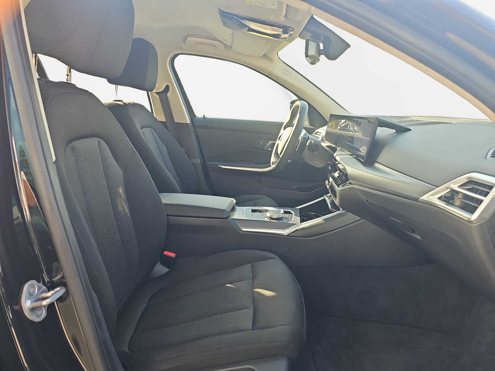 BMW 318i Touring-image-16