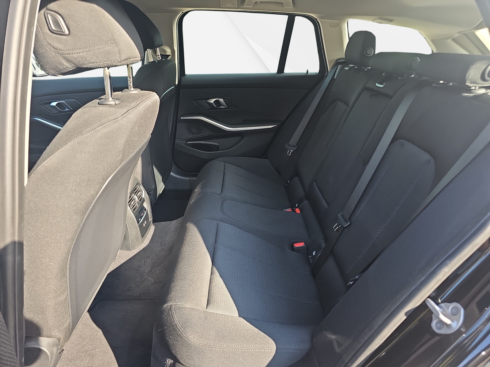 BMW 318i Touring-image-13