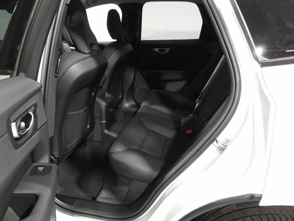 VOLVO XC60 2.0 T6 TE Ultra Dark eAWD-image-12
