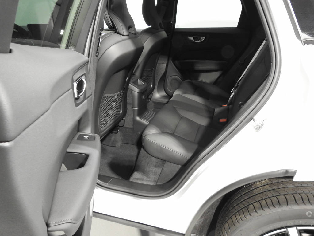 VOLVO XC60 2.0 T6 TE Ultra Dark eAWD-image-13