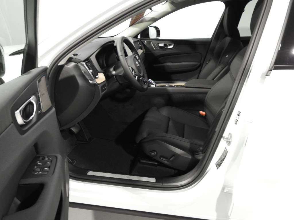 VOLVO XC60 2.0 T6 TE Ultra Dark eAWD-image-10