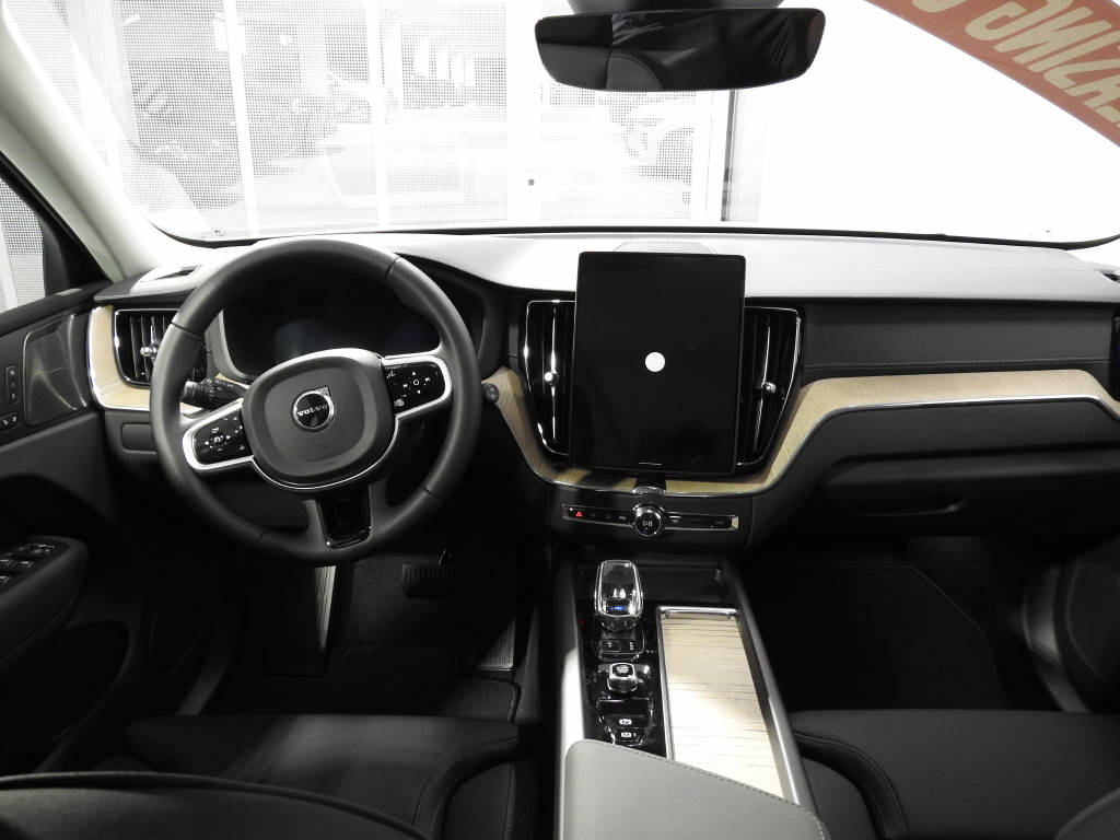 VOLVO XC60 2.0 T6 TE Ultra Dark eAWD-image-5