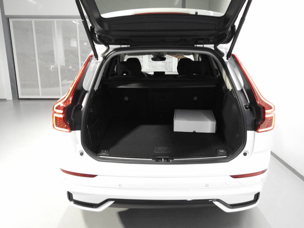 VOLVO XC60 2.0 T6 TE Ultra Dark eAWD-image-4