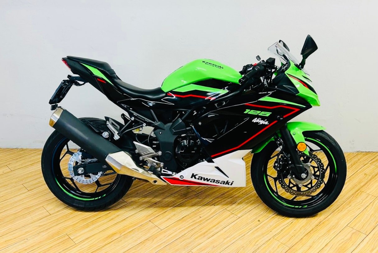 KAWASAKI Ninja 125-showroom-element-1