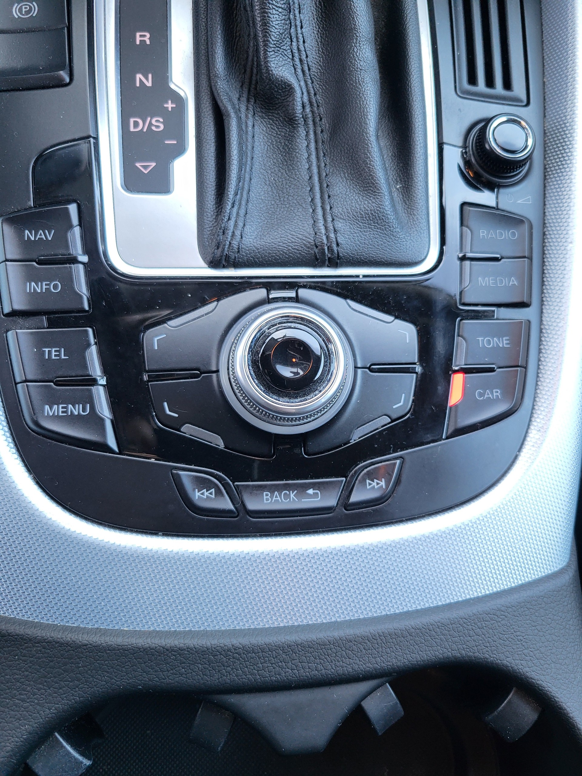 AUDI Q5 2.0 TFSI hybrid quattro tiptronic-image-14