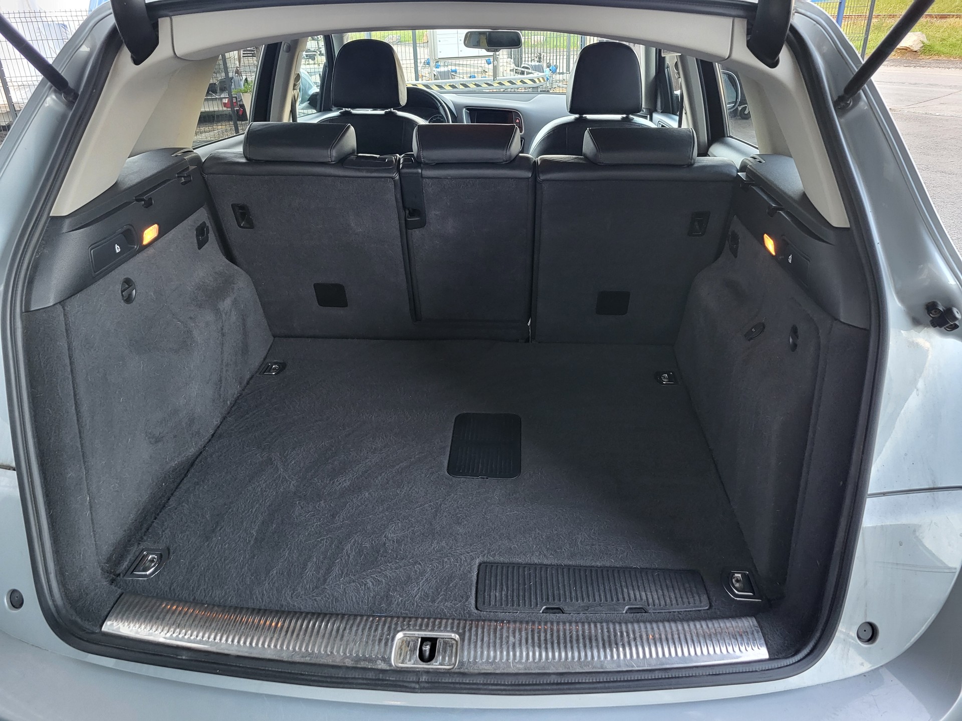 AUDI Q5 2.0 TFSI hybrid quattro tiptronic-image-18