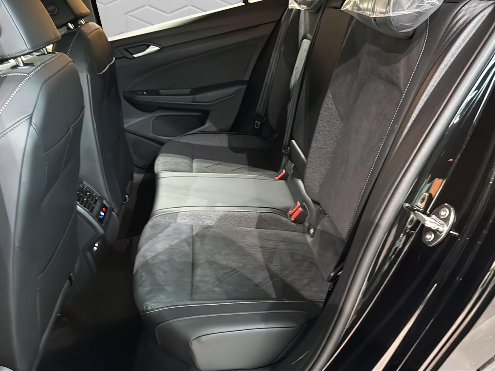 VW Golf 1.5 TSI PHEV Style-image-12