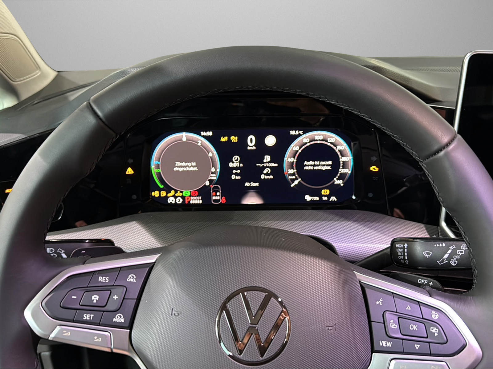VW Golf 1.5 TSI PHEV Style-image-8