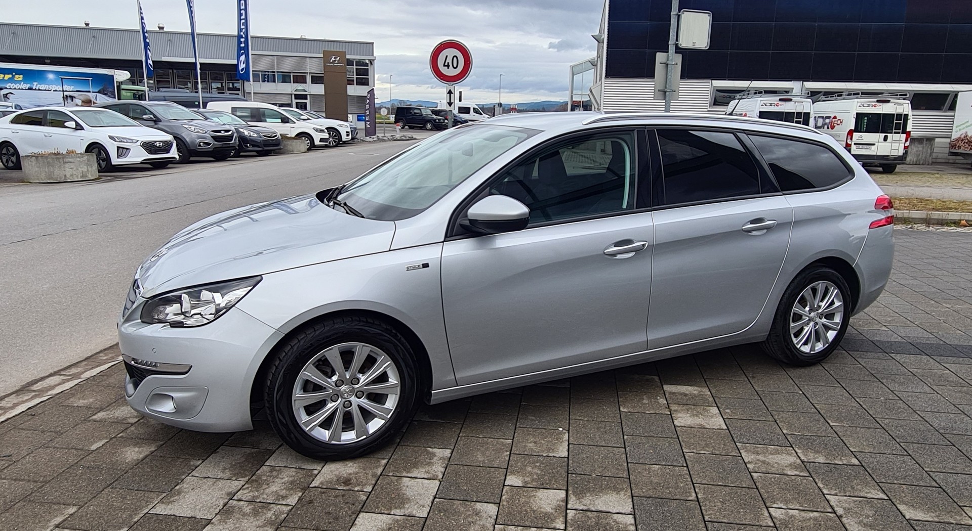 PEUGEOT 308 SW 1.2 THP Style Automatic-image-7