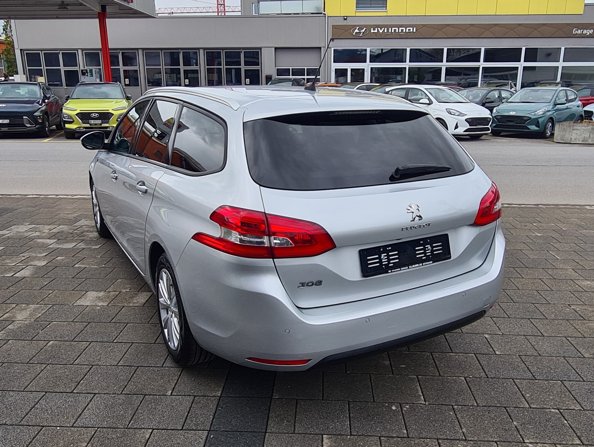 PEUGEOT 308 SW 1.2 THP Style Automatic-image-5