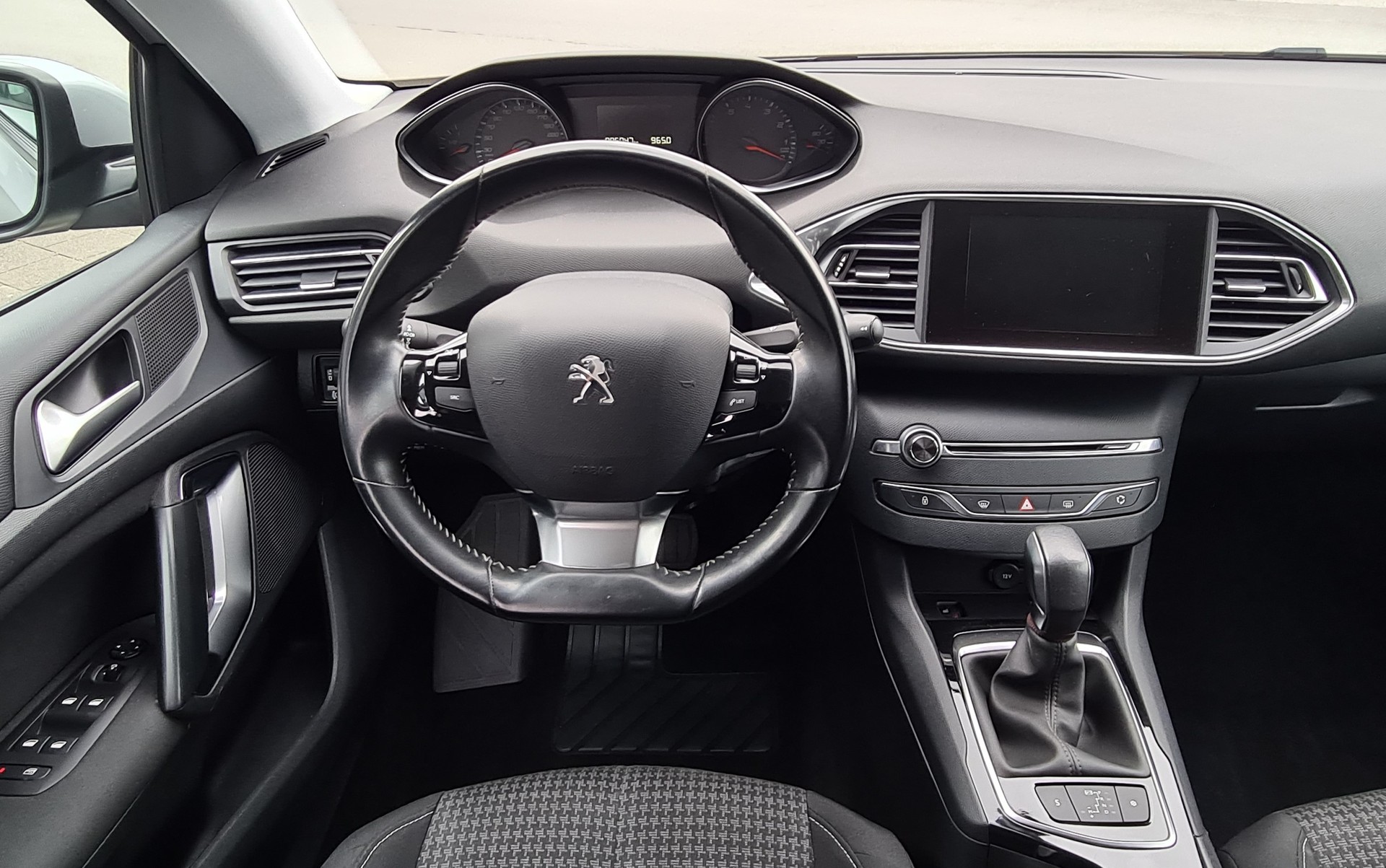 PEUGEOT 308 SW 1.2 THP Style Automatic-image-10