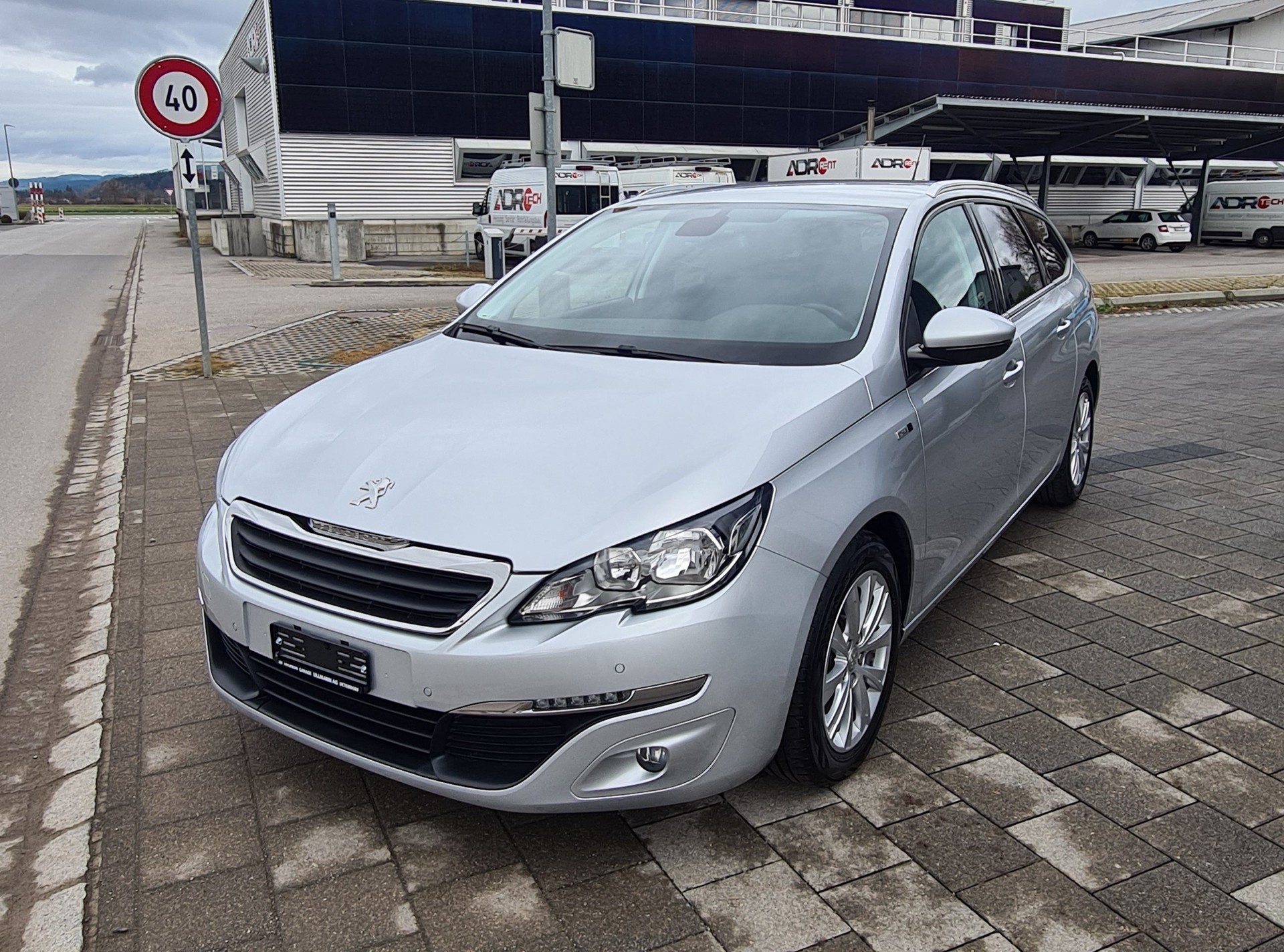 PEUGEOT 308 SW 1.2 THP Style Automatic-image-8