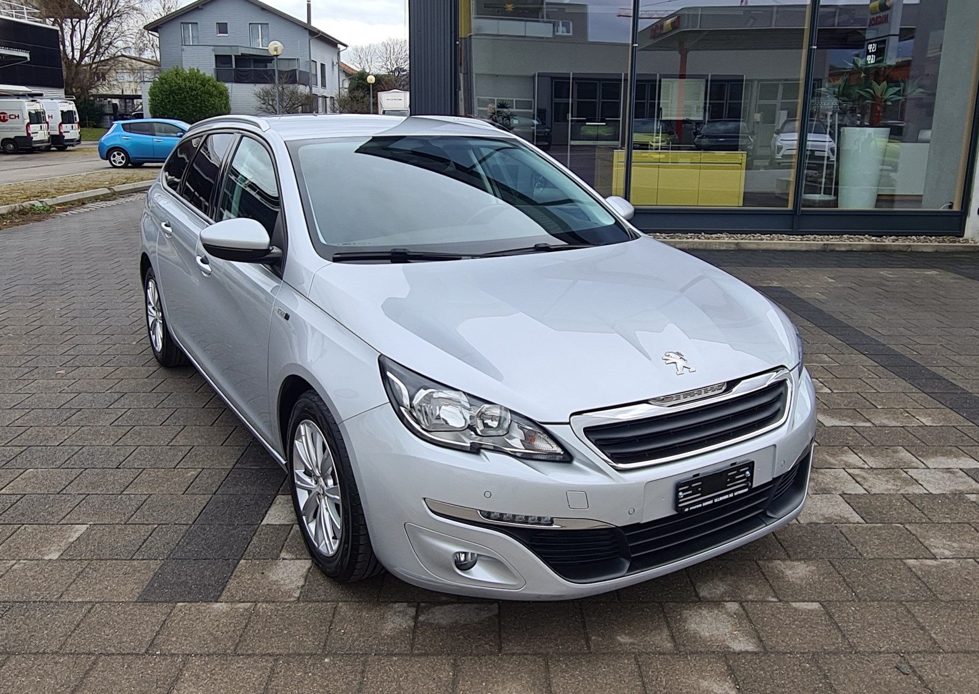 PEUGEOT 308 SW 1.2 THP Style Automatic-image-1
