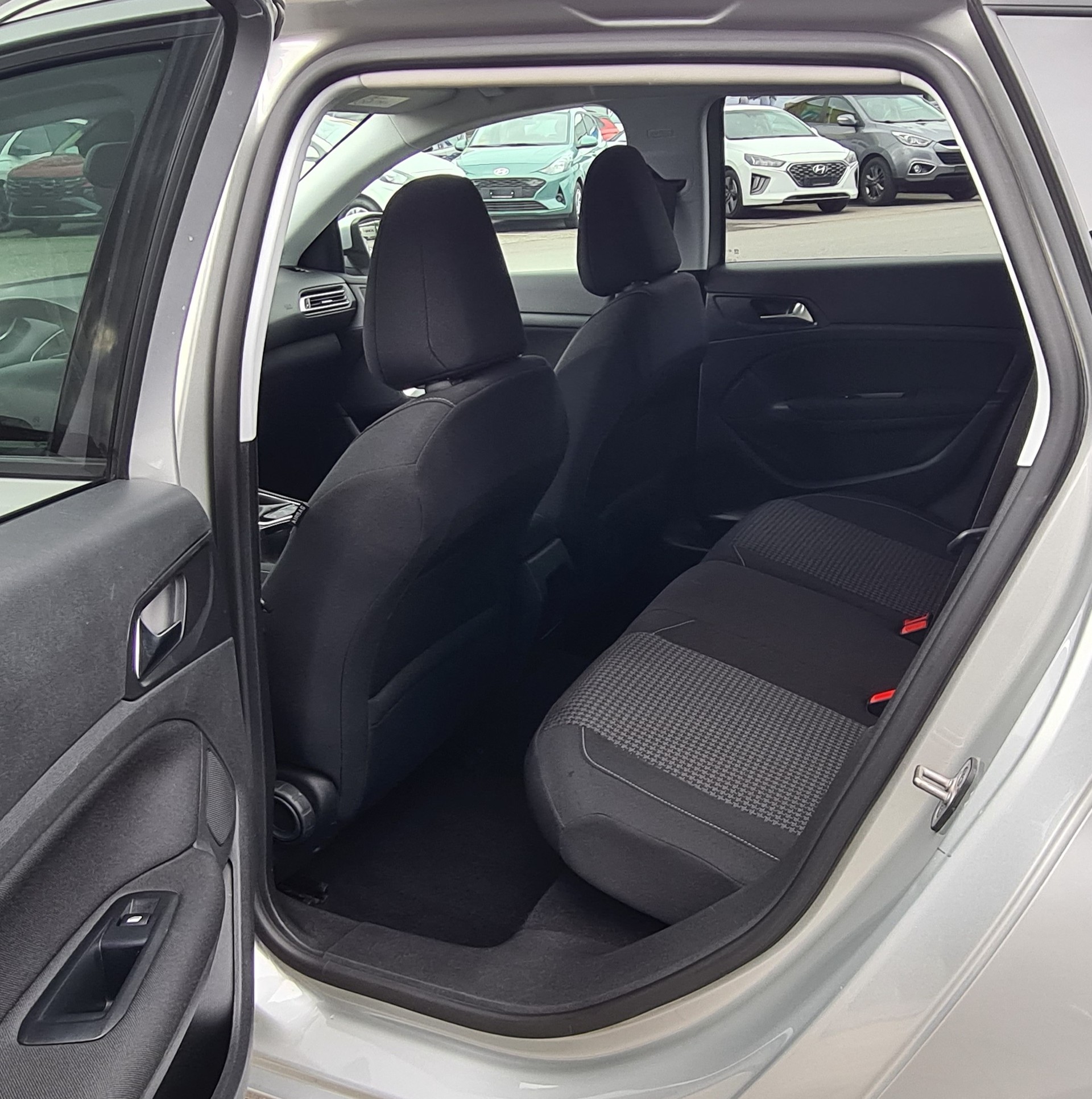 PEUGEOT 308 SW 1.2 THP Style Automatic-image-11