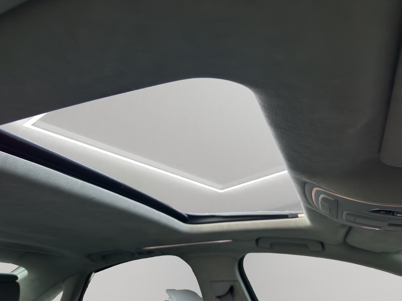 AUDI A8 4.2 TDI-image-16