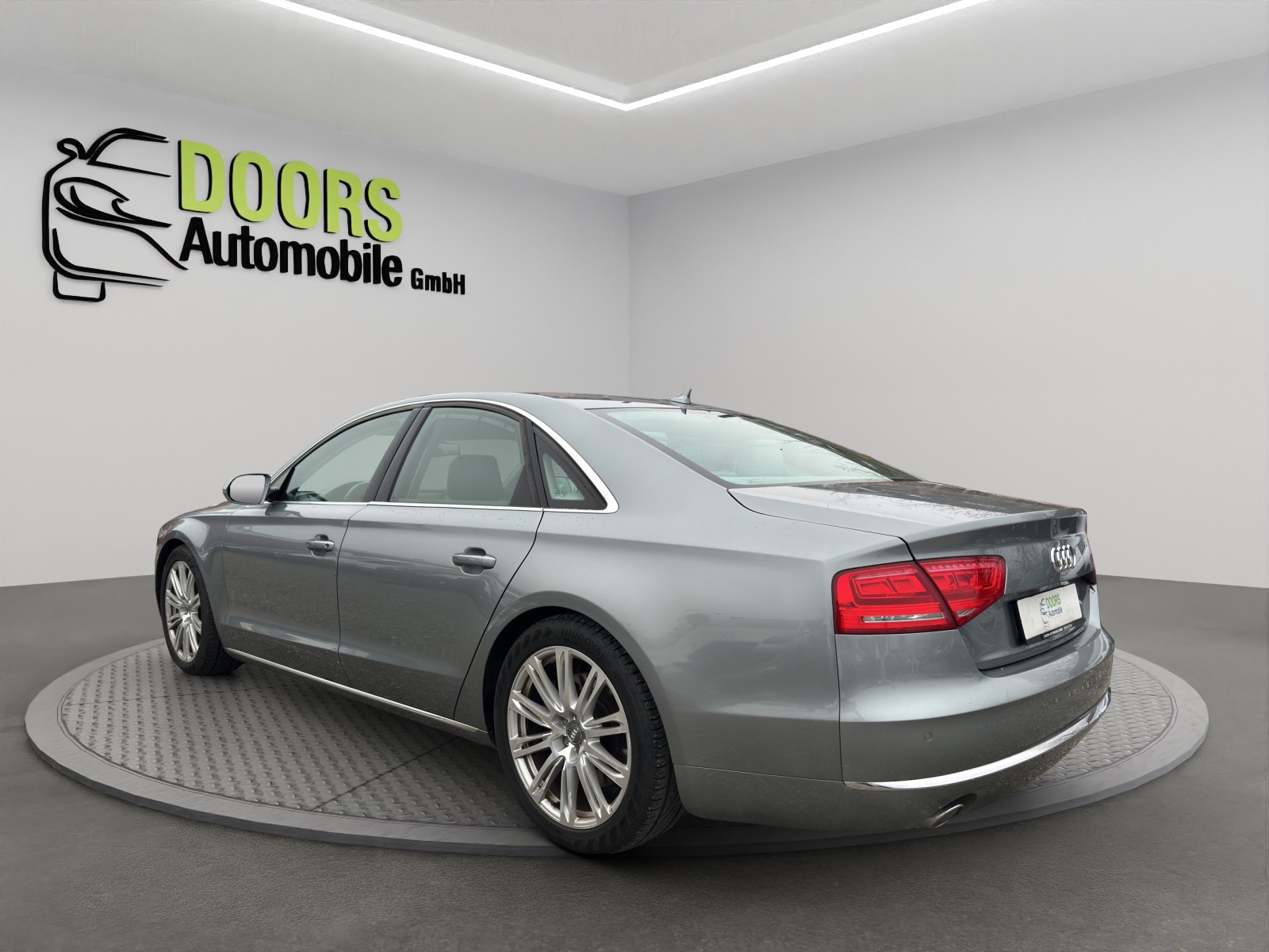 AUDI A8 4.2 TDI-image-5