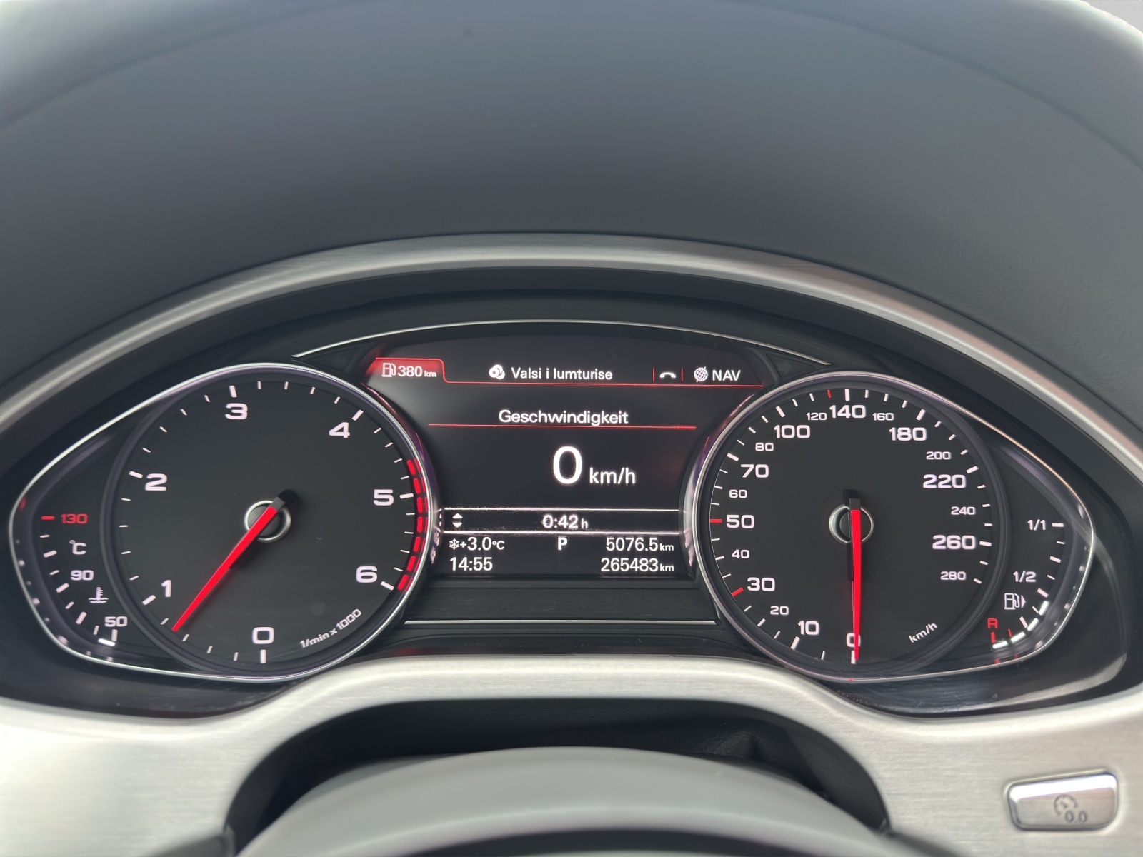 AUDI A8 4.2 TDI-image-18