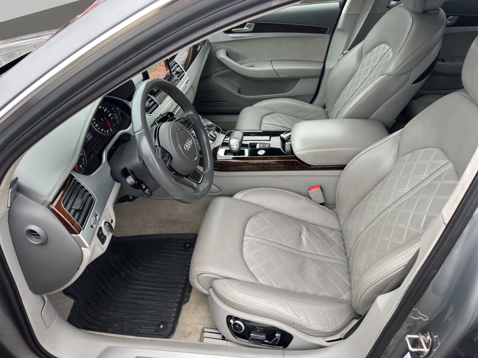 AUDI A8 4.2 TDI-image-8