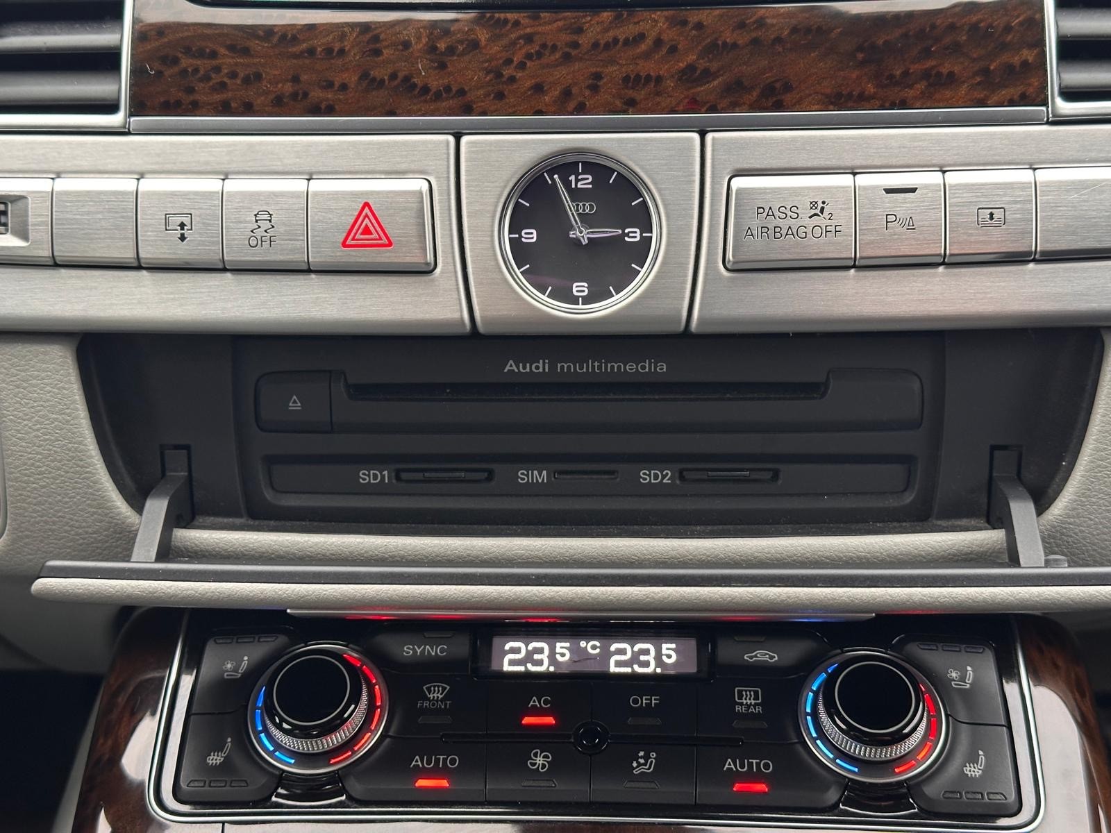 AUDI A8 4.2 TDI-image-23