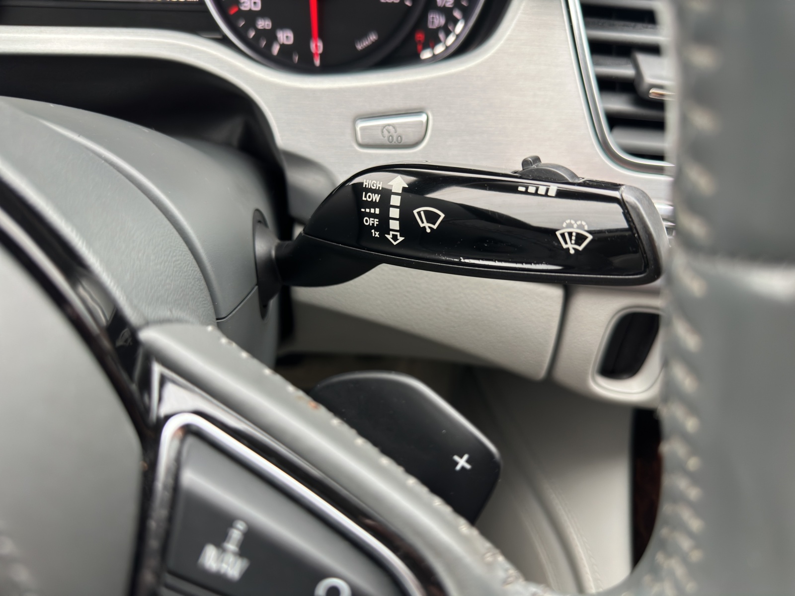 AUDI A8 4.2 TDI-image-14
