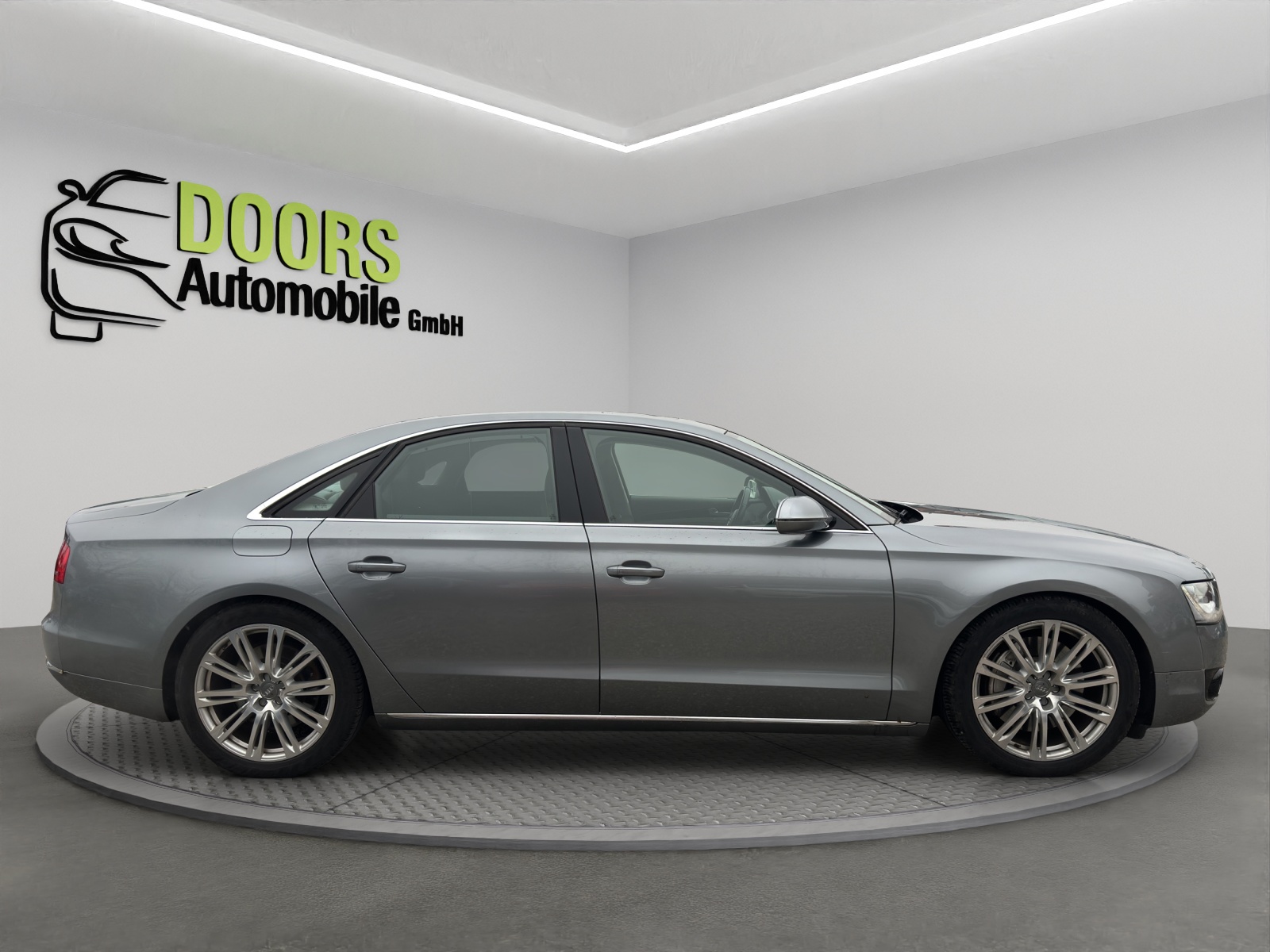 AUDI A8 4.2 TDI-image-7