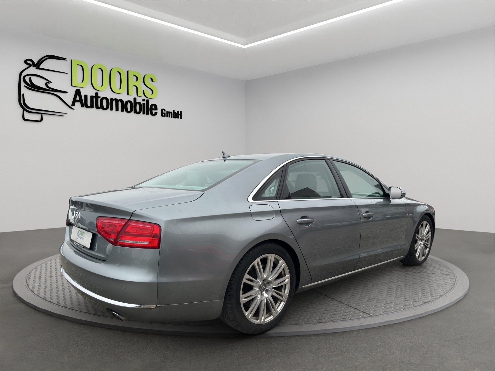 AUDI A8 4.2 TDI-image-3