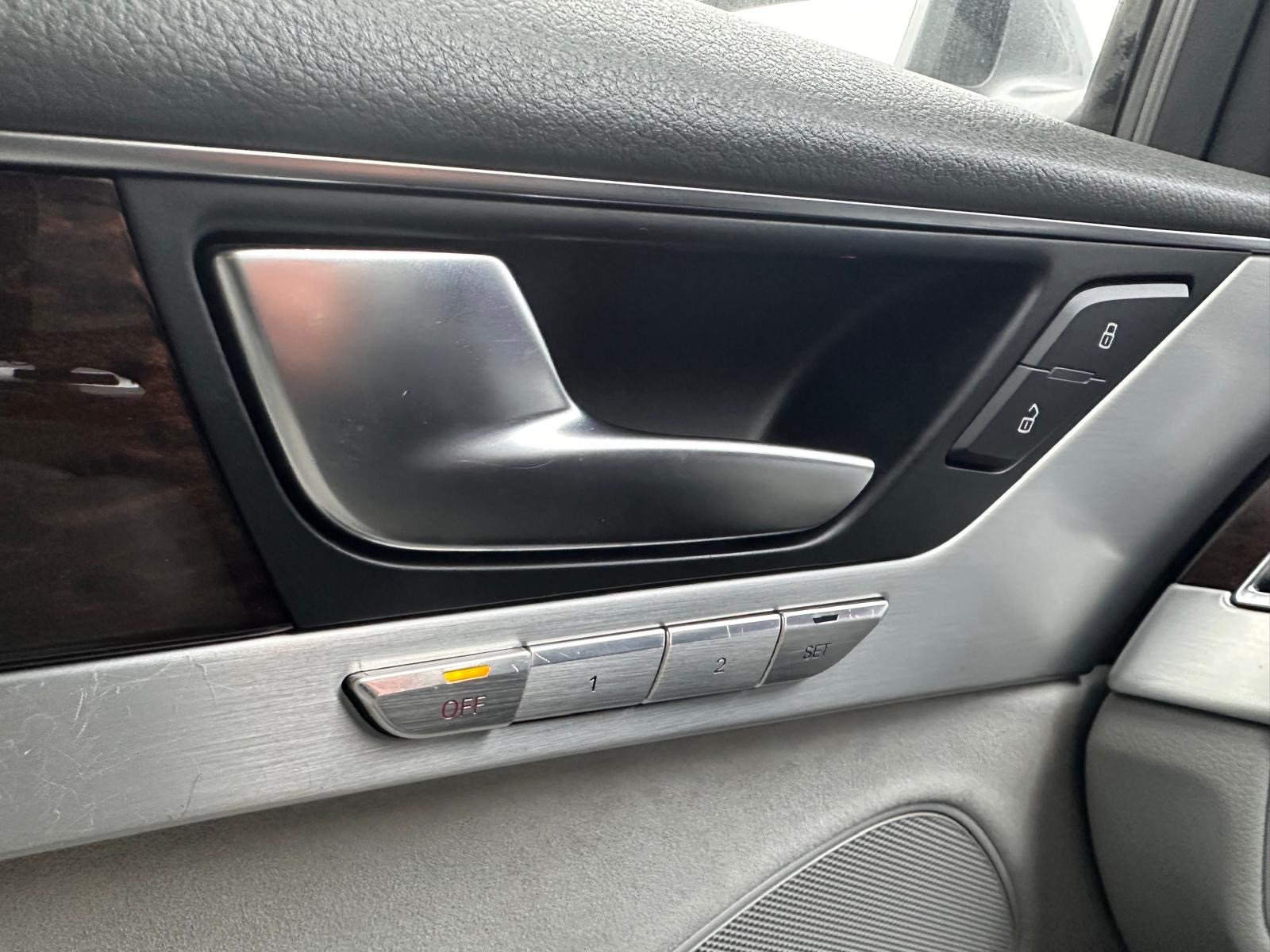 AUDI A8 4.2 TDI-image-25