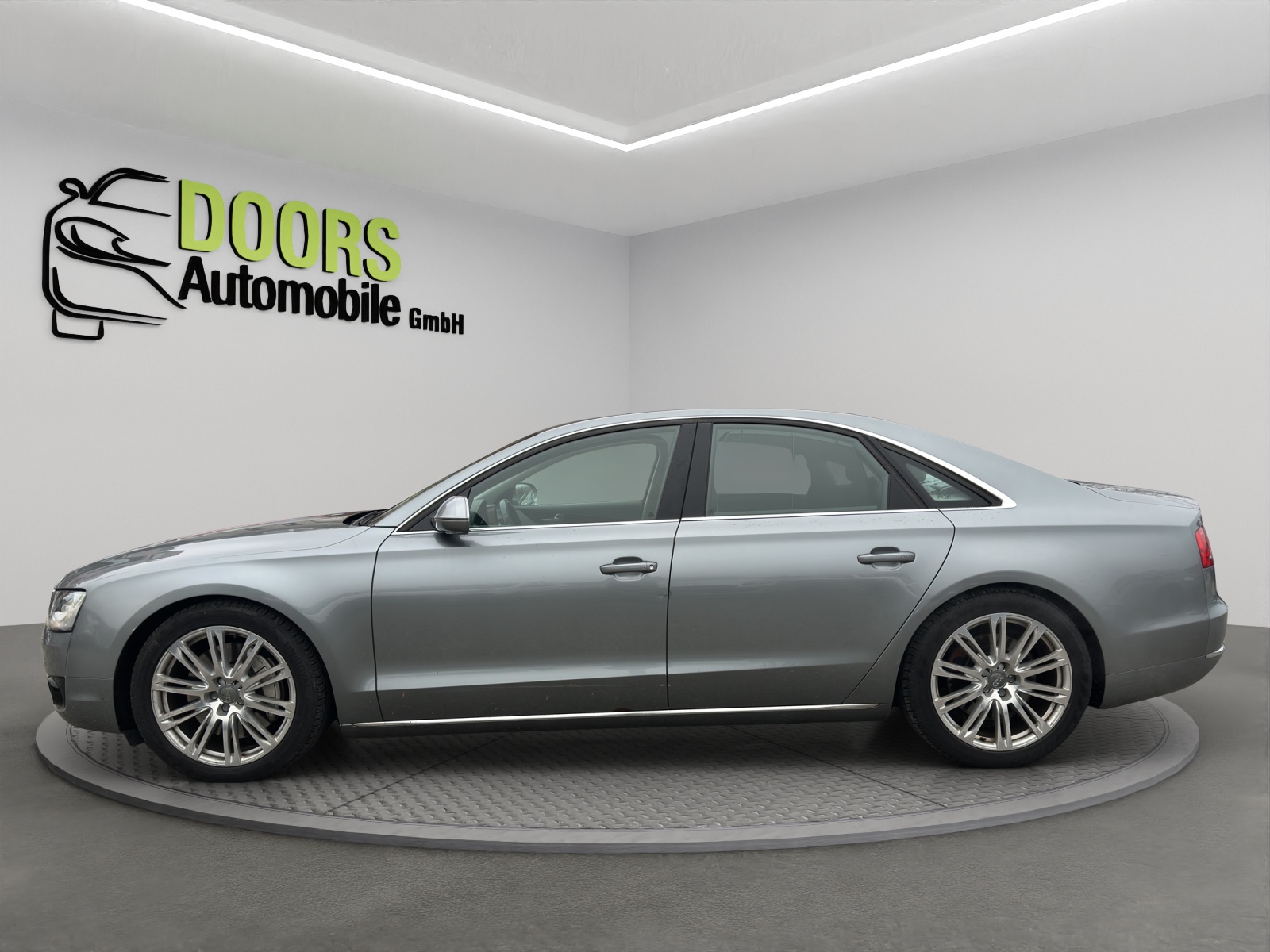 AUDI A8 4.2 TDI-image-6