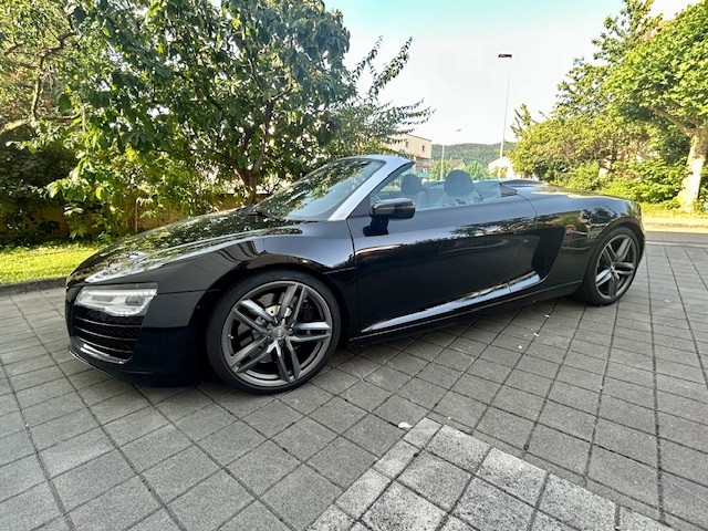 AUDI R8-image-3