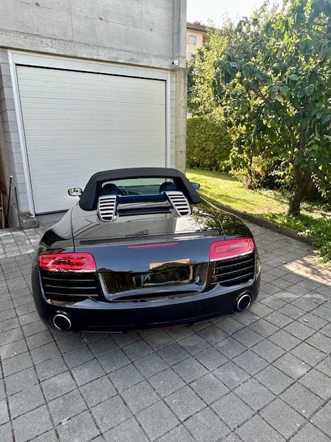 AUDI R8-image-2