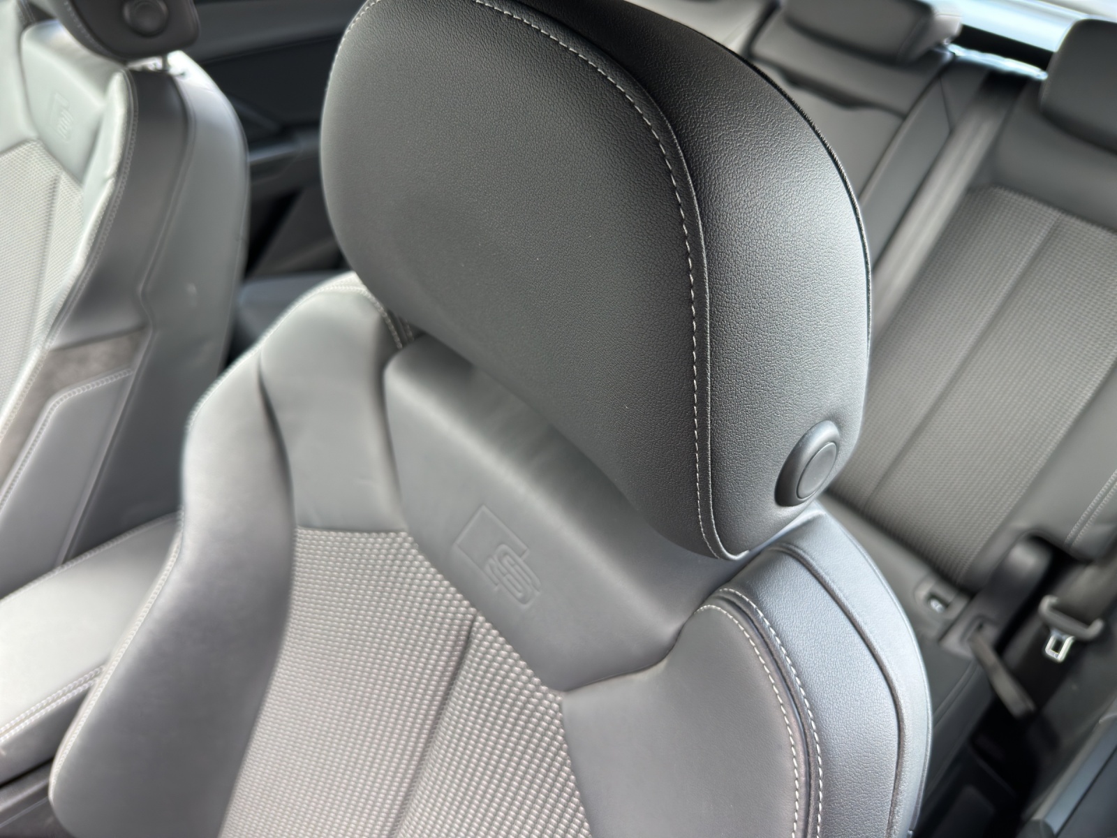 AUDI Q3 35 TDI S line Attraction quattro S-tronic-image-12