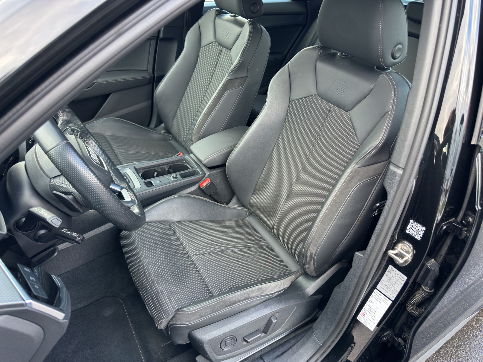 AUDI Q3 35 TDI S line Attraction quattro S-tronic-image-11