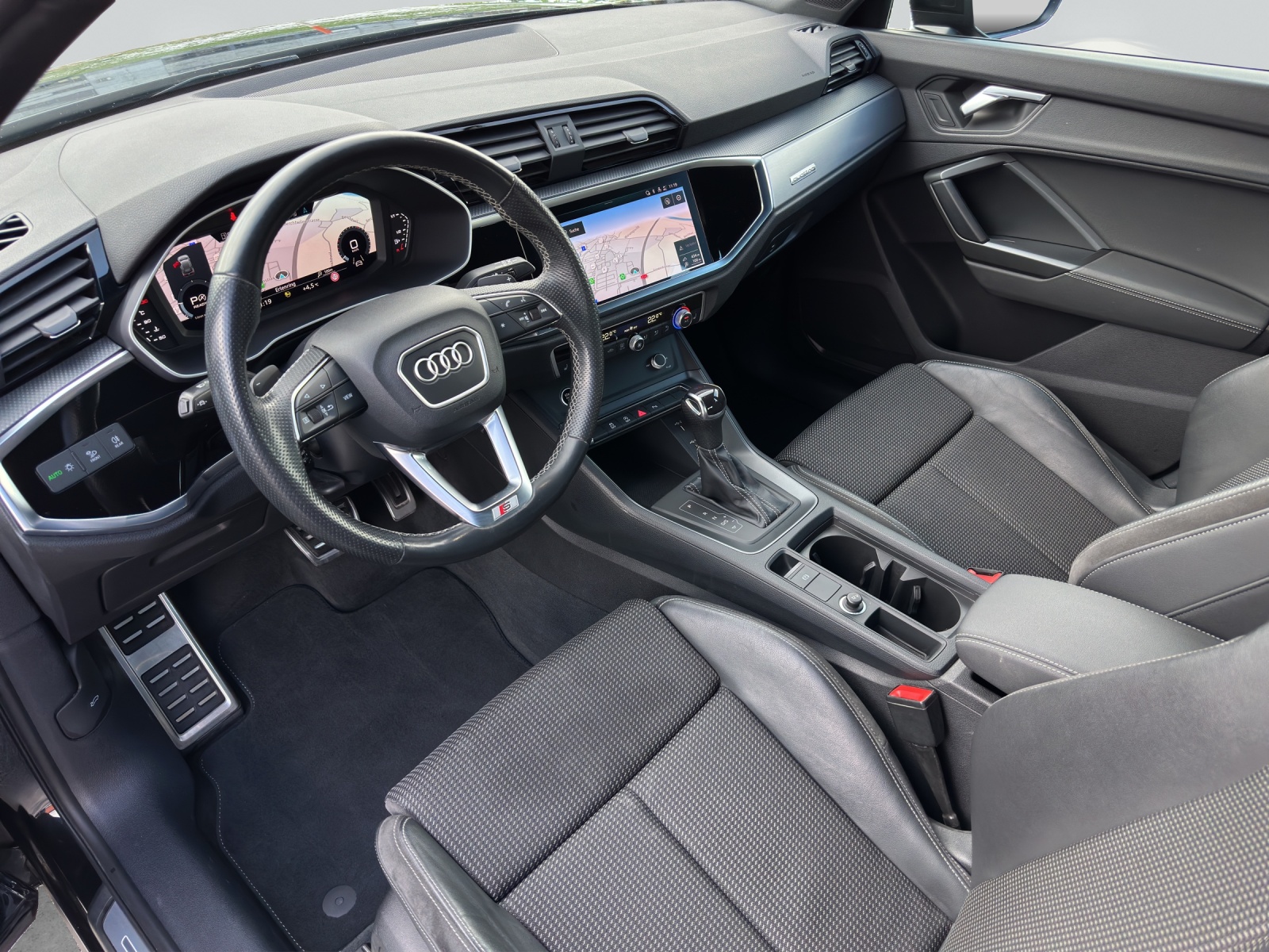 AUDI Q3 35 TDI S line Attraction quattro S-tronic-image-4