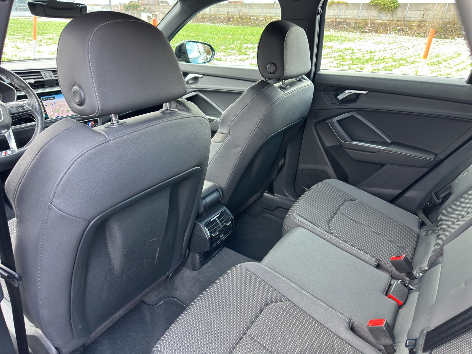 AUDI Q3 35 TDI S line Attraction quattro S-tronic-image-17