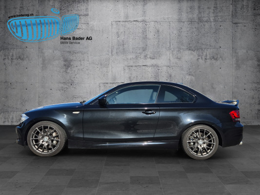 BMW 135i-showroom-element-2