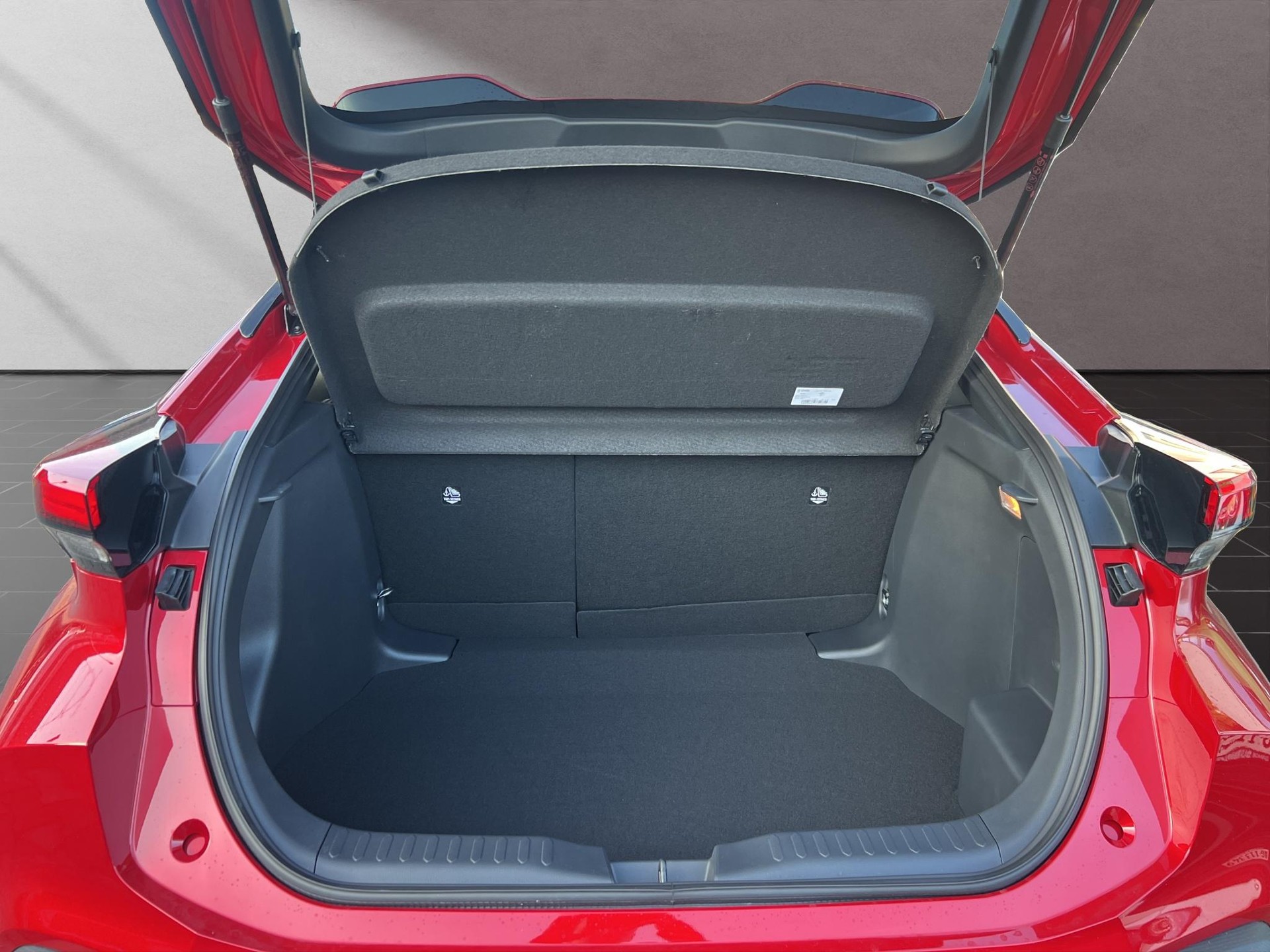 TOYOTA C-HR 2.0 HEV Swiss Edition 4x4-image-9
