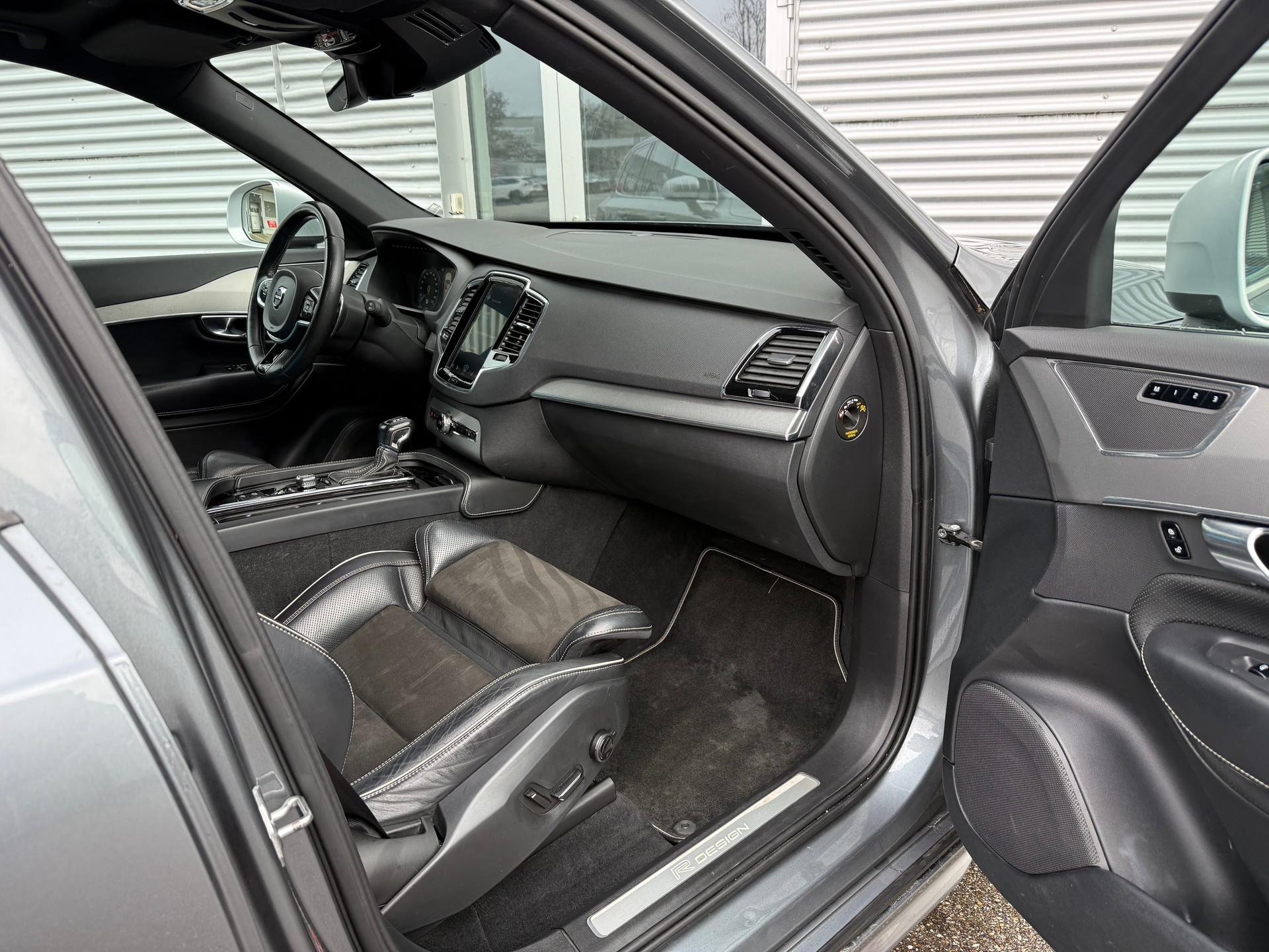 VOLVO XC90 D5 AWD R-Design Geartronic-showroom-element-2