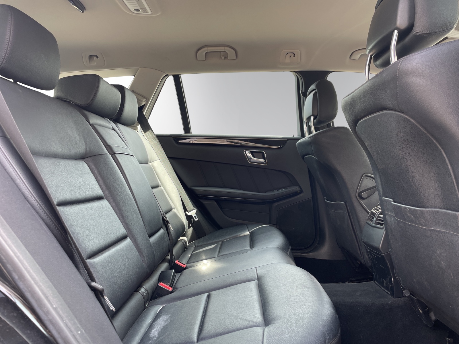 MERCEDES-BENZ E 350 Avantgarde 4Matic 7G-Tronic-image-12