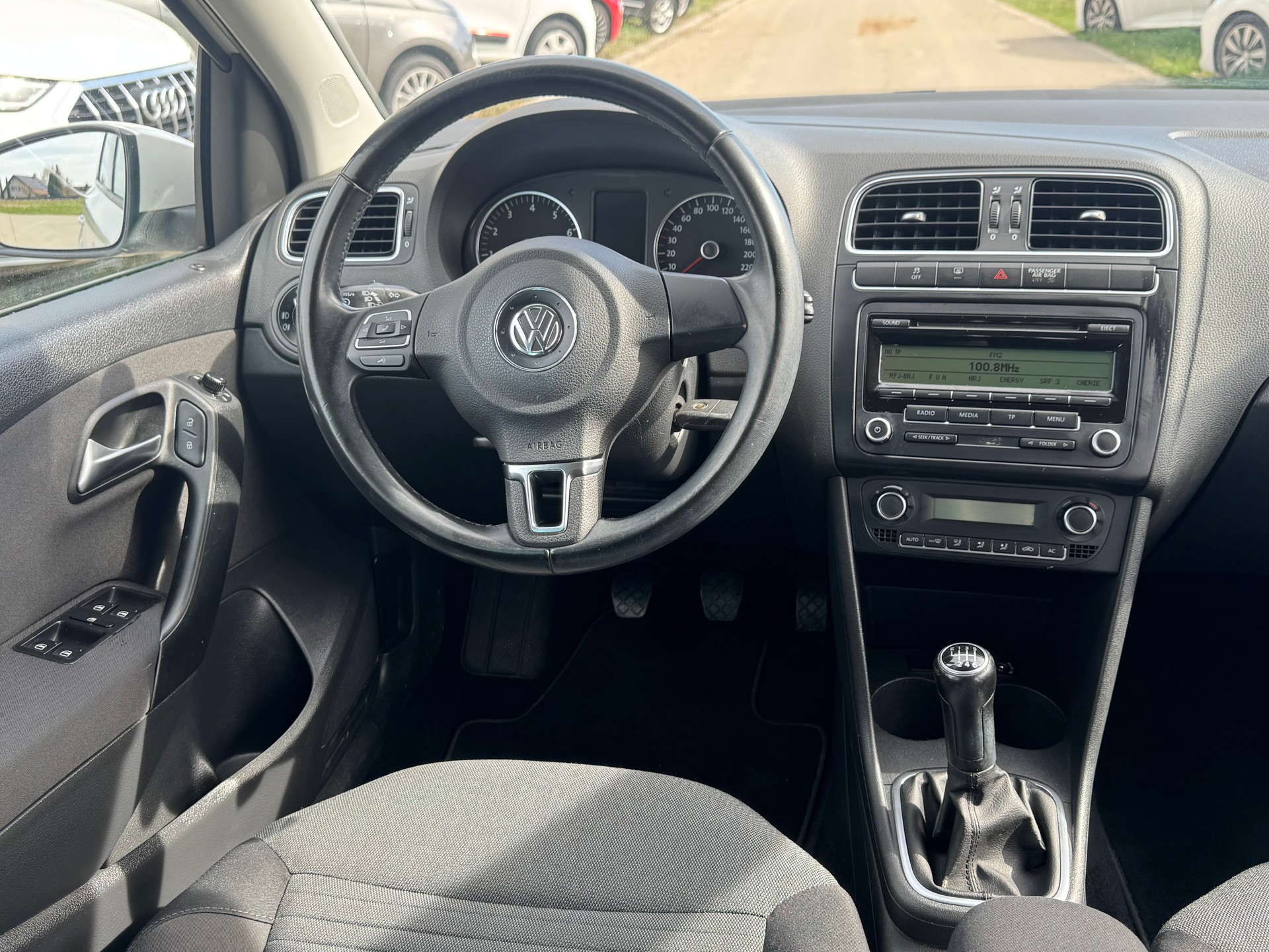 VW Polo 1.2 TSI Comfortline-image-8