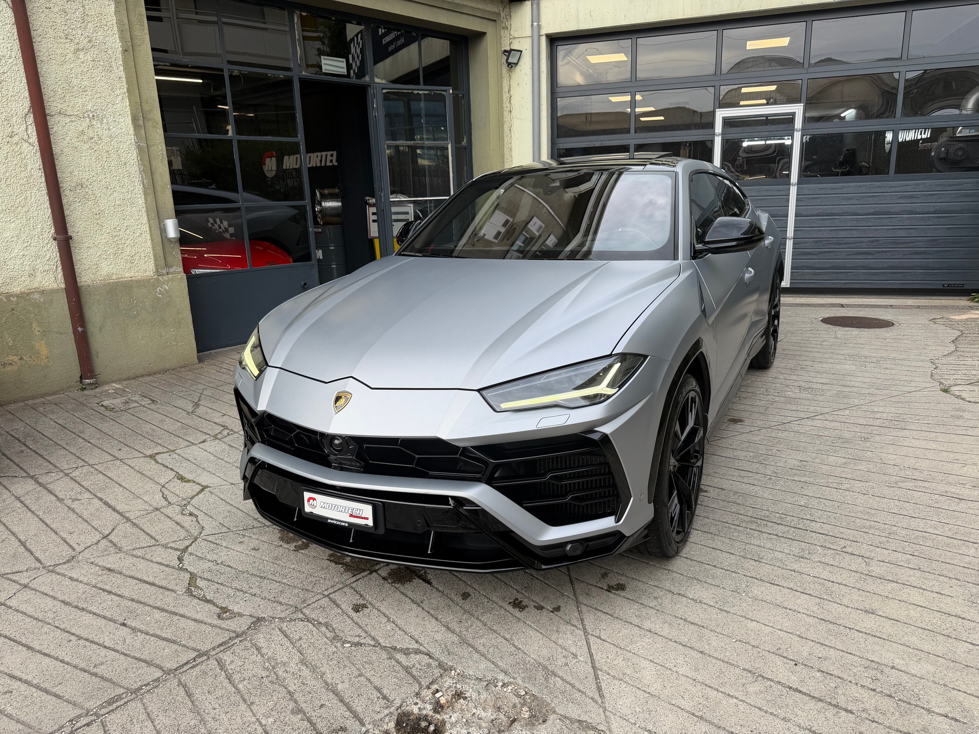 LAMBORGHINI Urus E-Gear Graphite Capsule
