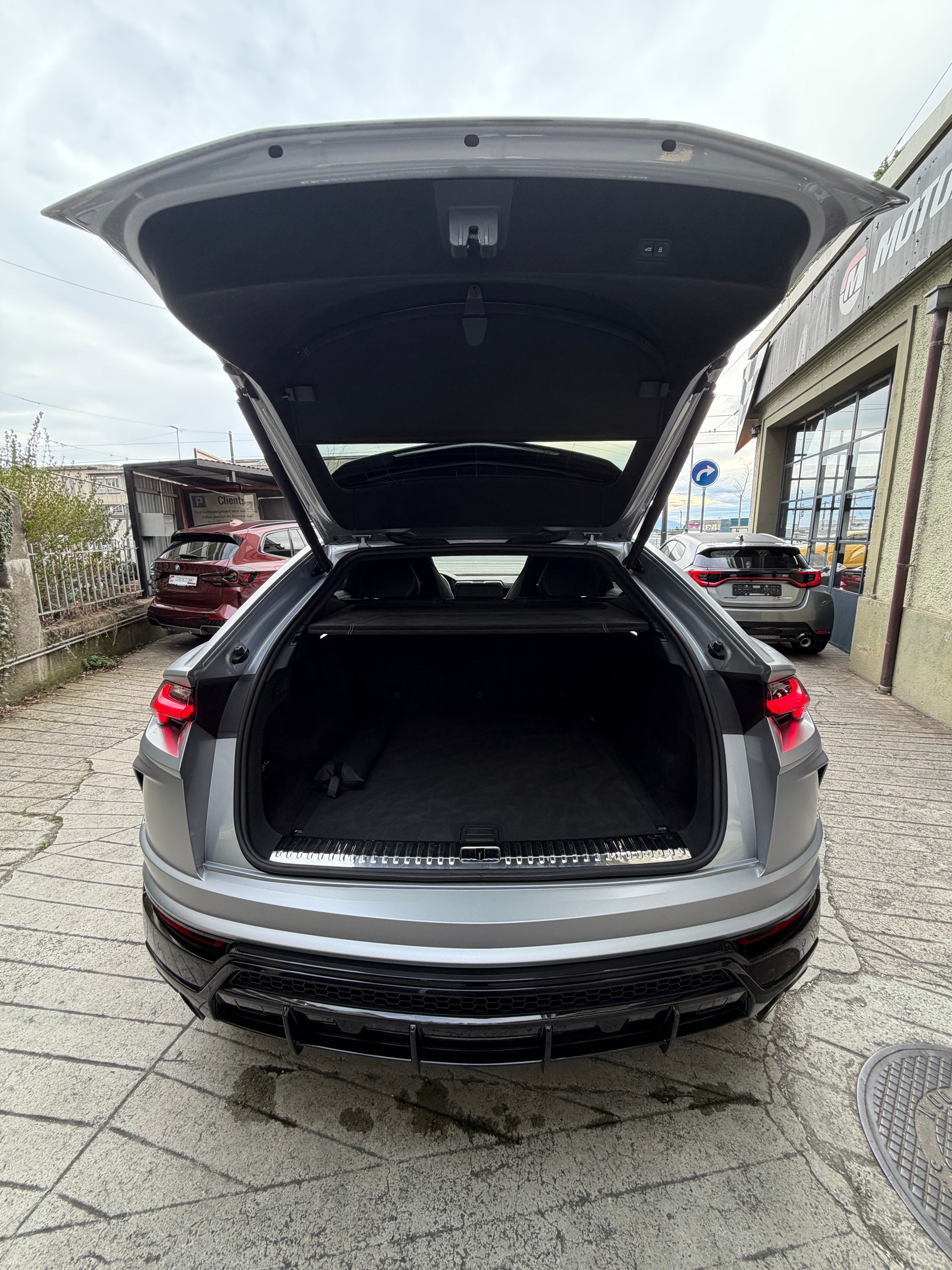 LAMBORGHINI Urus E-Gear Graphite Capsule-image-9