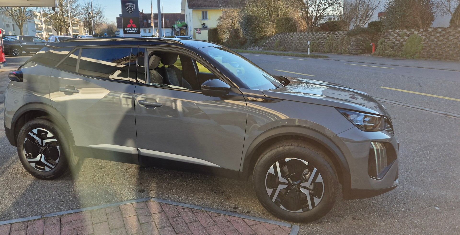 PEUGEOT 2008 MHEV GT Helvetia (405)-image-3