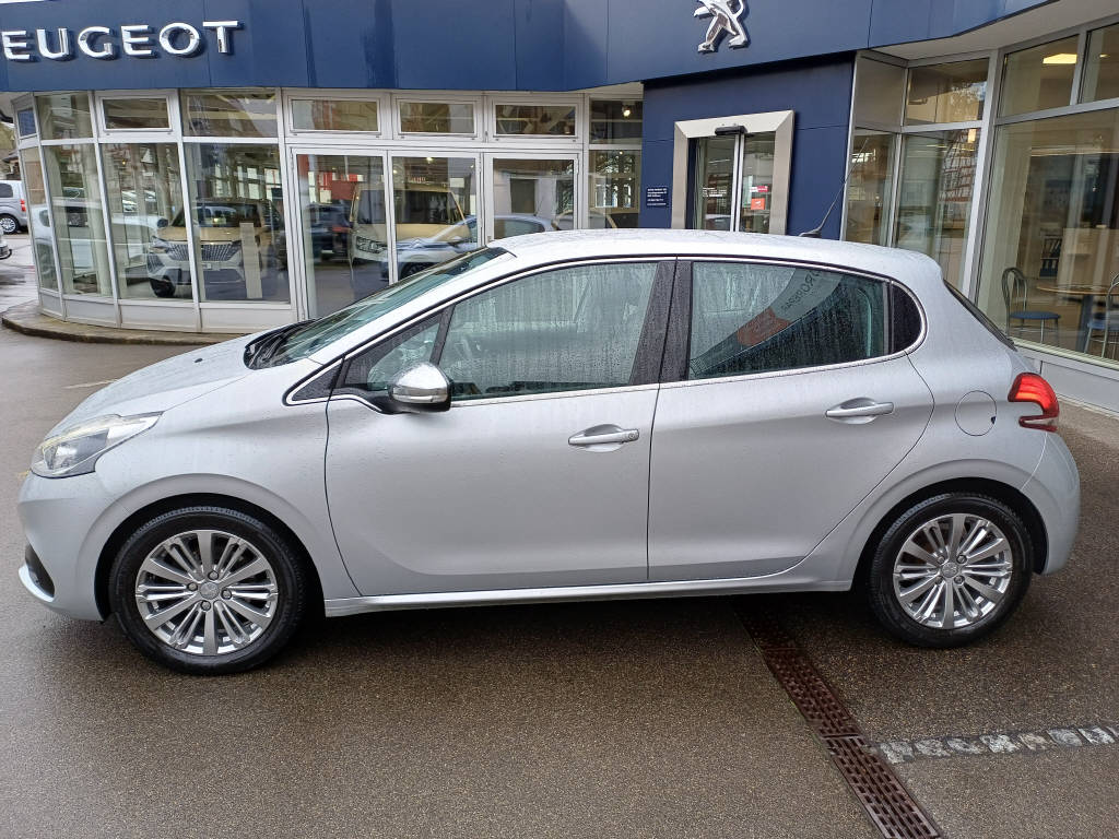 PEUGEOT 208 1.2 PureTech Allure S/S-image-1