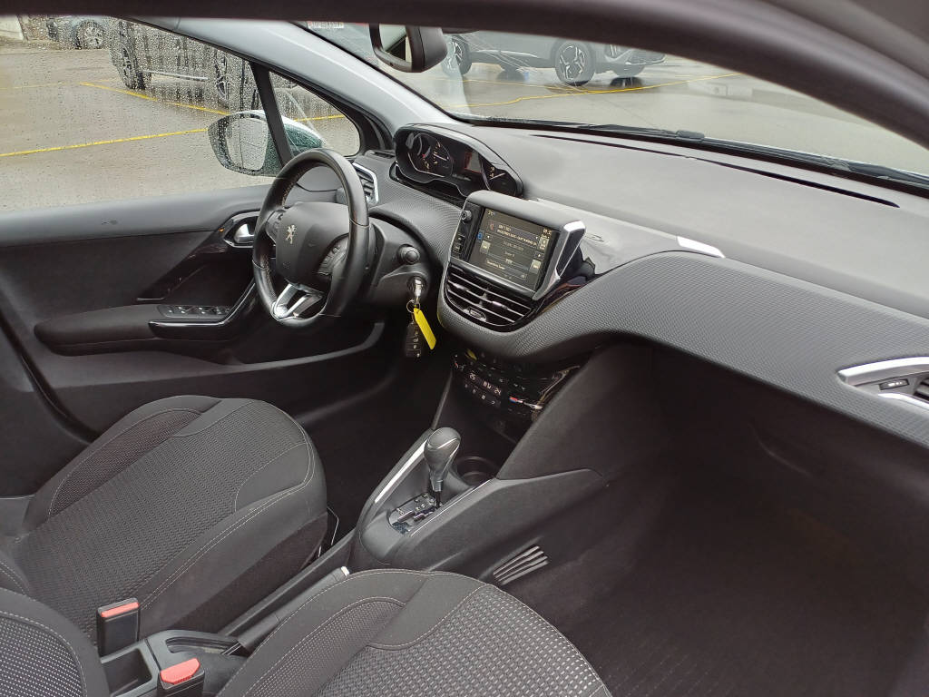 PEUGEOT 208 1.2 PureTech Allure S/S-image-5